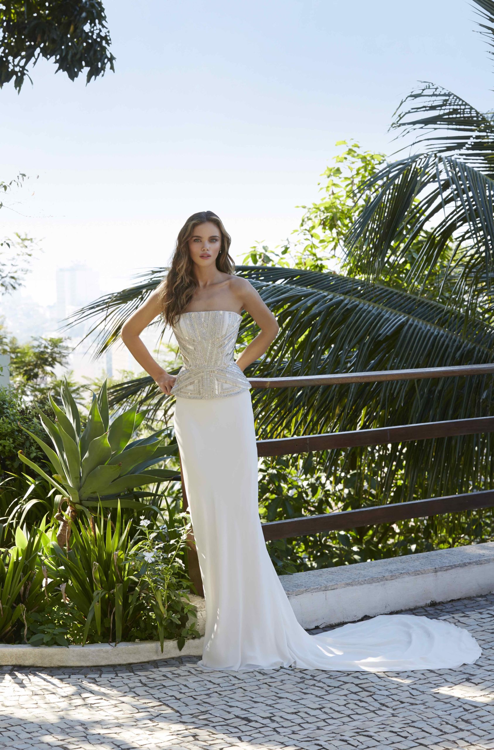 Amanda Wakeley Cleopatra AW108 New Wedding Dress Save 25% - Stillwhite