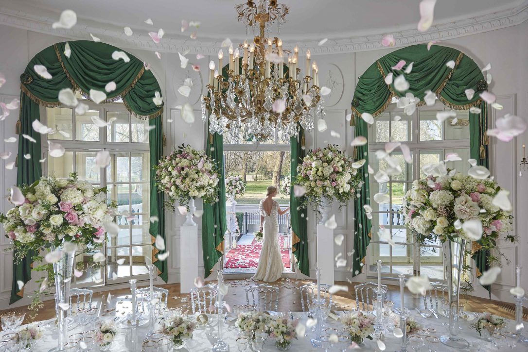 Mandarin Oriental 1 ondon-2015-hotel-venues-loggia-wedding-08-petals copy 2