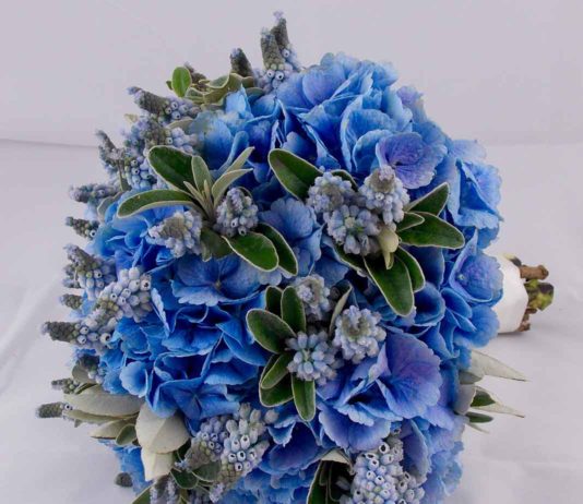 Glamorous bouquet ideas by Laura Kuy