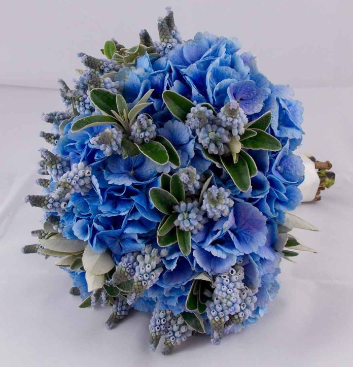 Glamorous bouquet ideas by Laura Kuy