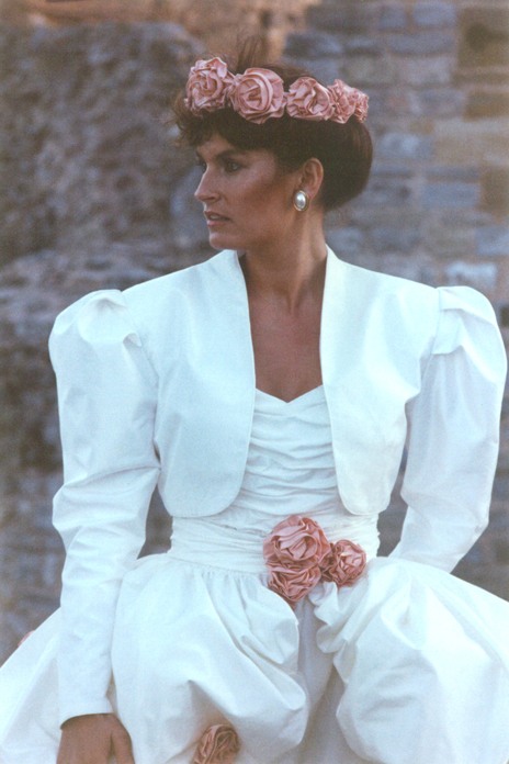 1980s fashion moment: Sassi Holford 'convertible' wedding gown