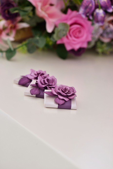 3 Fine favours For the ultimate in haute couture favours for your wedding day, head to Patchi – a chocolate atelier with a focus on bespoke, handmade and stunning presentation. Sample their sweet delights in London at Harrods. patchi.com