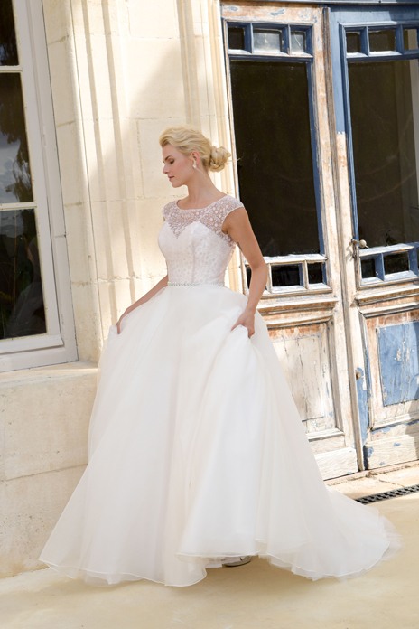 Lyn Ashworth to open new bridal showroom in the heart of England