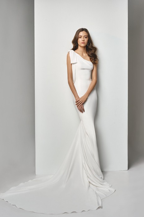 Bridal trend: Sleek line