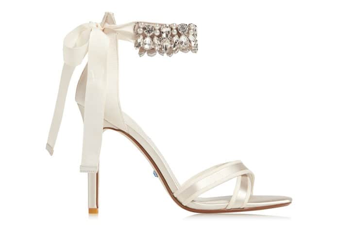 Bridal shoes: Walk tall